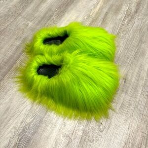 GRINCH GREEN SLIPPERS